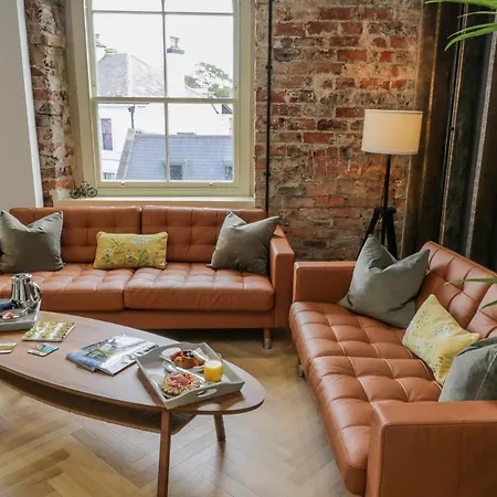 Town Hall Apartment *
